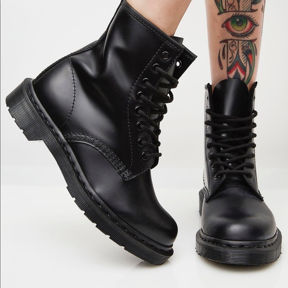 mono smooth dr martens